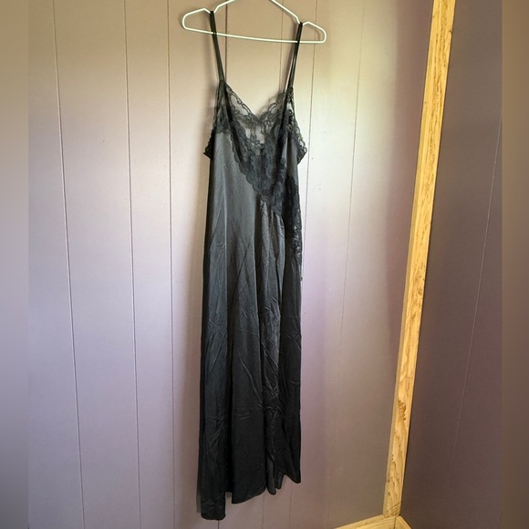 Vintage Val Mode Black Lace Slip Dress – Made in USA (Size M) - Picture 3 of 7